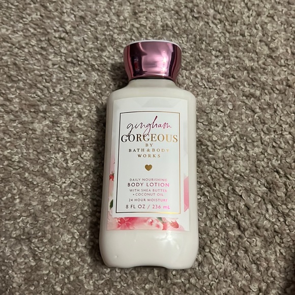 A lotion that was never used - Picture 1 of 1